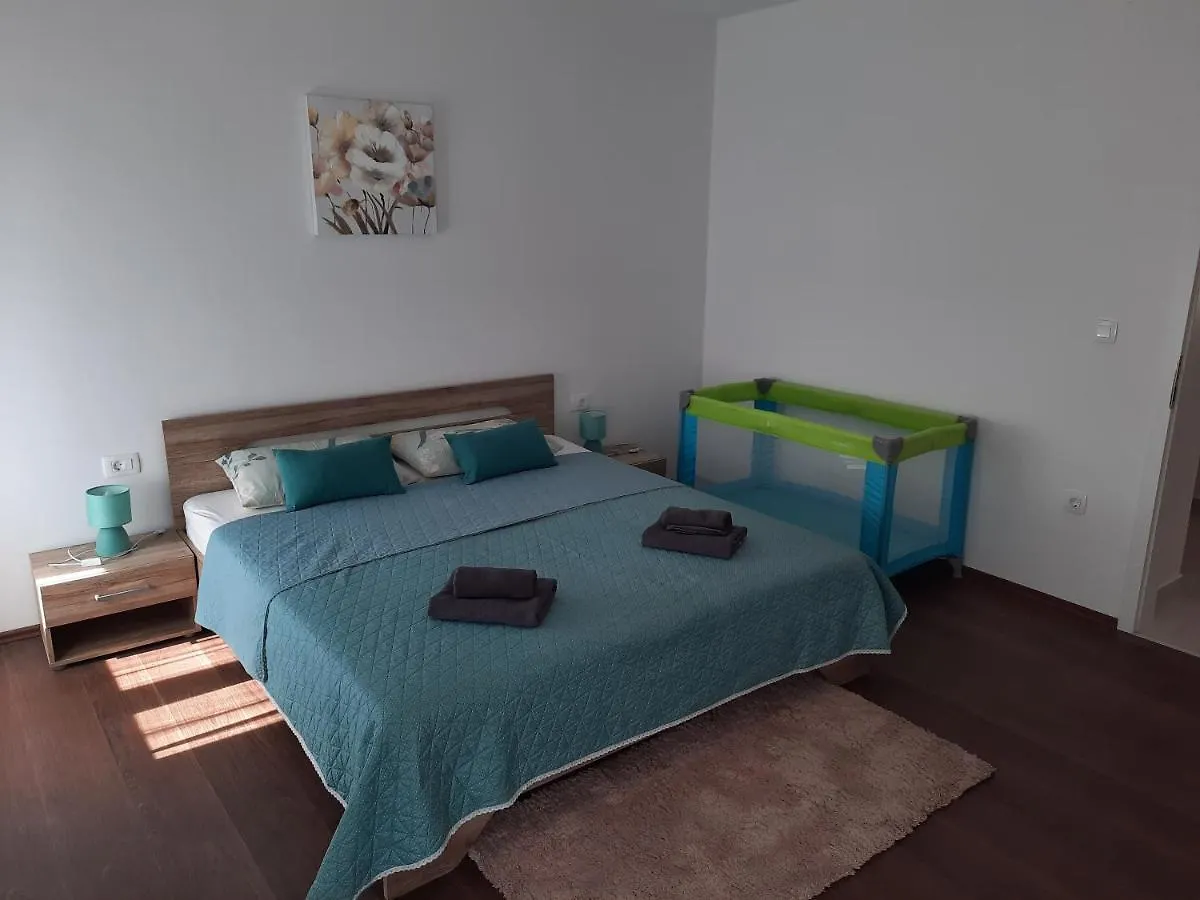 Antique Center Pula Apartment